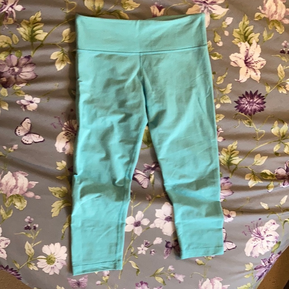 Light blue lululemon crops.